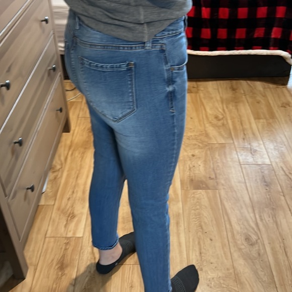 Kensie mid-rise cropped Jean-super stretchy size 10 - Picture 3 of 3